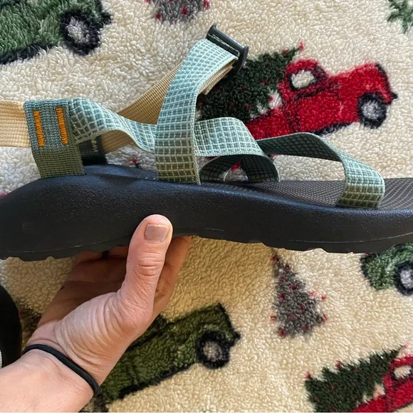 Chaco Outsiders Green and Black Strappy Sandals - Picture 8 of 10